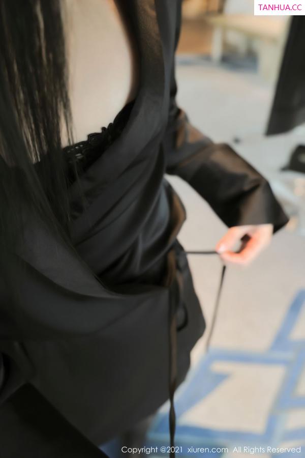 闫璐璐  新人模特闫璐璐 魅惑多姿黑色服饰第20张图片